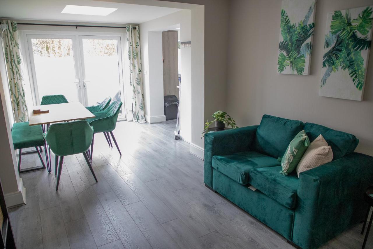 Wave Stays - Ground Floor Apartment - Outside Seating Area Кливлис Екстериор снимка
