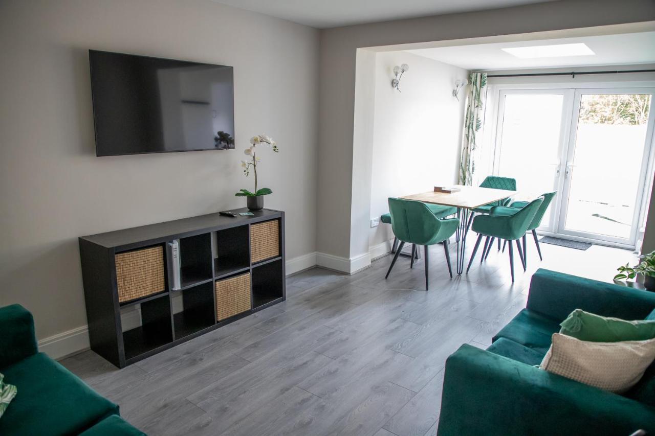 Wave Stays - Ground Floor Apartment - Outside Seating Area Кливлис Екстериор снимка